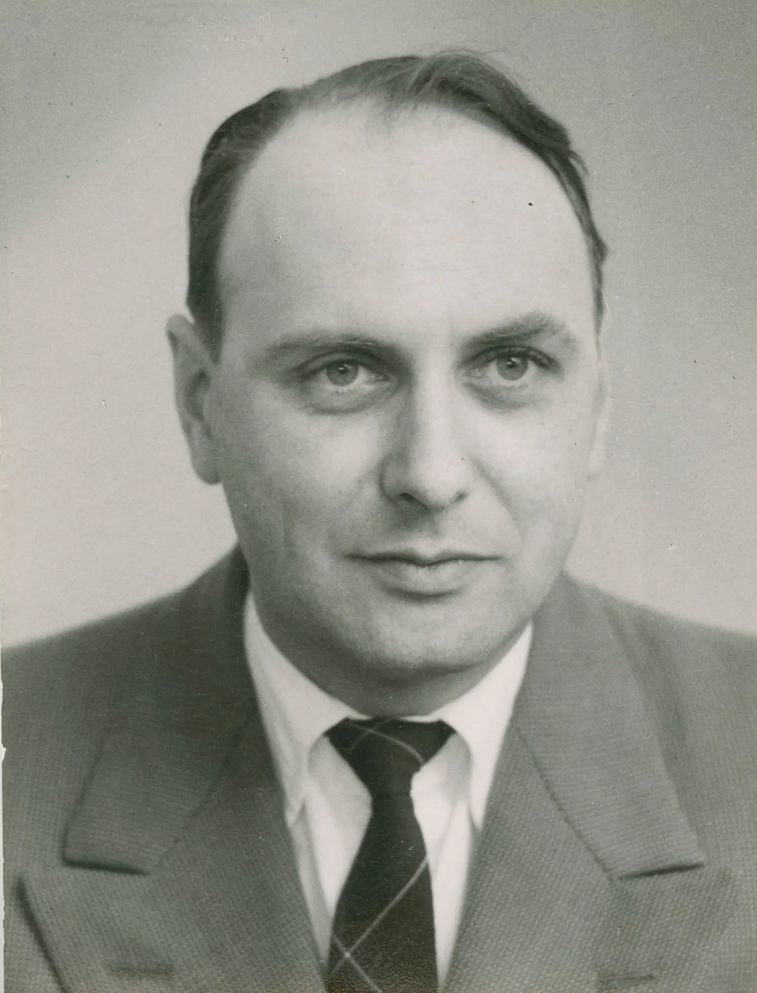 1960s – Visiting New Markets Swiss Re's overseas Superintendent C. E. Geiser.