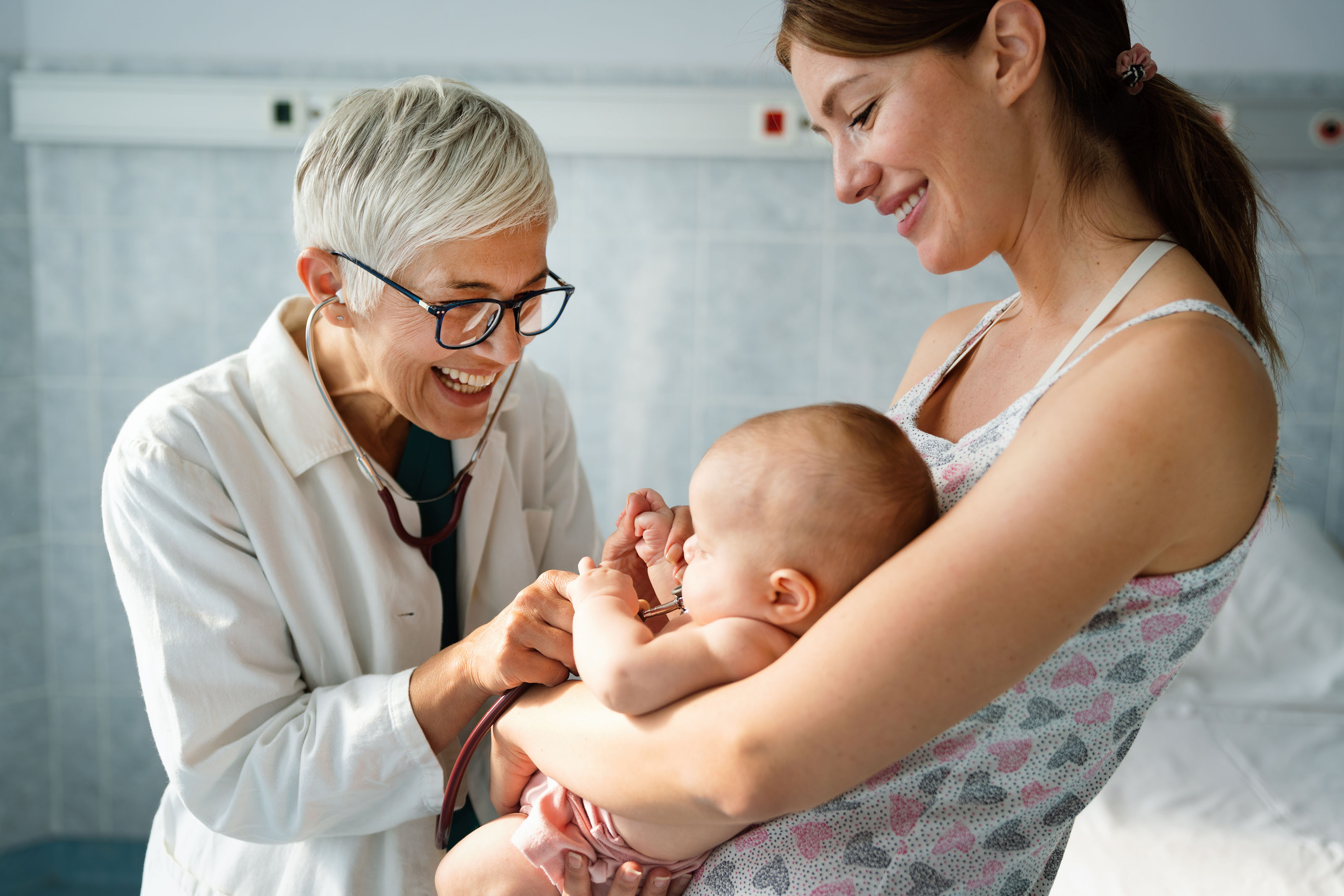 The future of life expectancy: forecasting long-term mortality improvement trends for insurance 